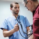 Reavivan el debate sobre los controles y seguimientos vinculados a vacunas aplicadas durante la pandemia
