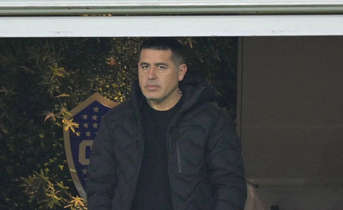 La paciencia se agota: la gestión de Riquelme quedó en el centro de las críticas tras otro golpe deportivo